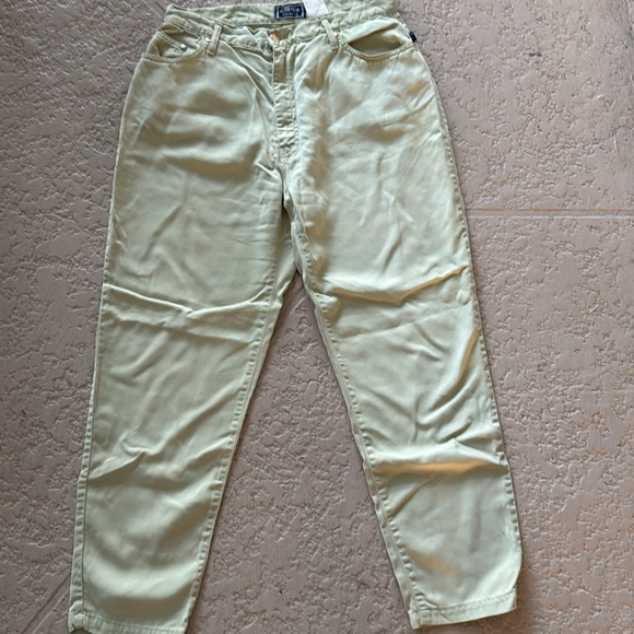 VTG Votre Nom Celery Green Chinos Relaxed Fit High-Waisted